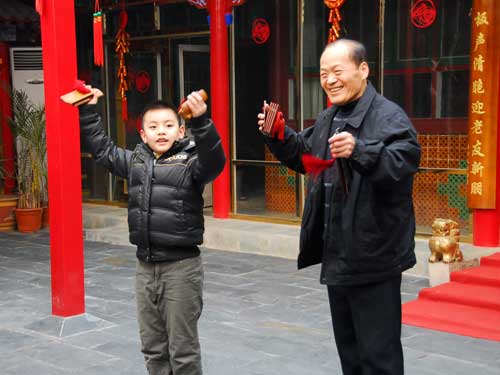 快板书吸引乡村民众--记北京市朝阳区快板刘文