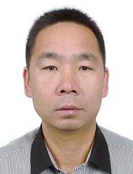 [见义勇为]李国福"的哥"协警堵疯车 路捡手机交乘客