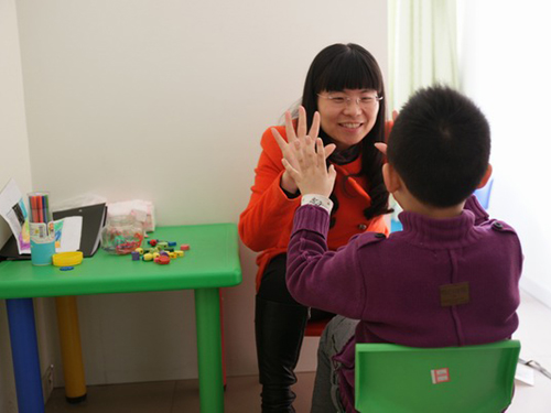 让孩子逐渐增加社交能力