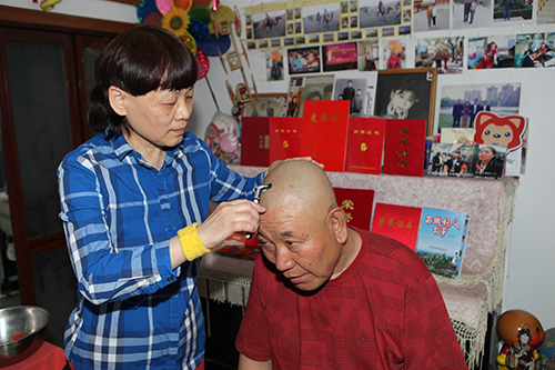 主题活动官网-[孝老爱亲]霍淑凤:智障大伯哥眼