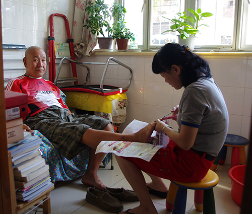 主题活动官网-[孝老爱亲]霍淑凤:智障大伯哥眼