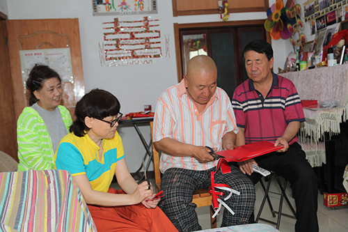 主题活动官网-[孝老爱亲]霍淑凤:智障大伯哥眼