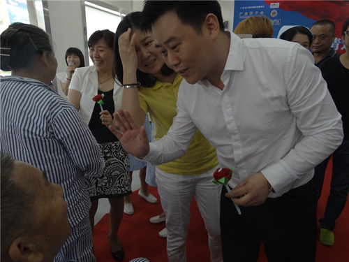 北京榜样主题活动官网-[敬业奉献]孔令俊:表痴