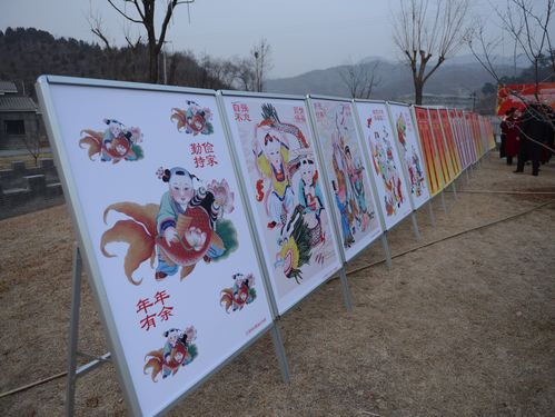 中央文明办三下乡:用春联年画送吉祥