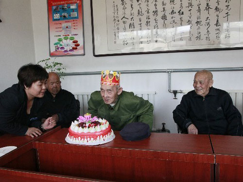 大兴区魏善庄镇敬老院老人集体过生日 齐心共