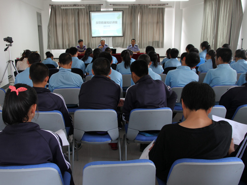 怀柔区汤河口镇中学安全法制教育进课堂