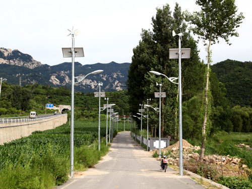 怀柔区琉璃庙镇600余盏路灯照亮美丽乡村