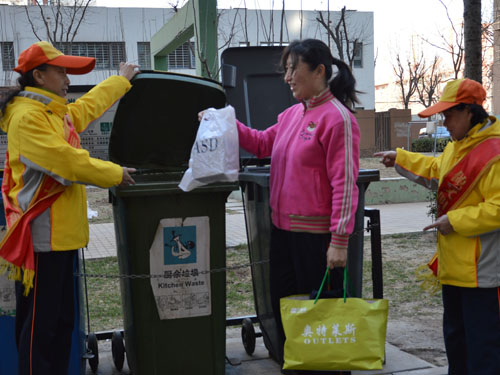 丰台区东铁营中队开展社区垃圾减量垃圾分类主