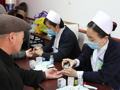 大兴区瀛海镇开展关爱老年人 义诊进社区活动