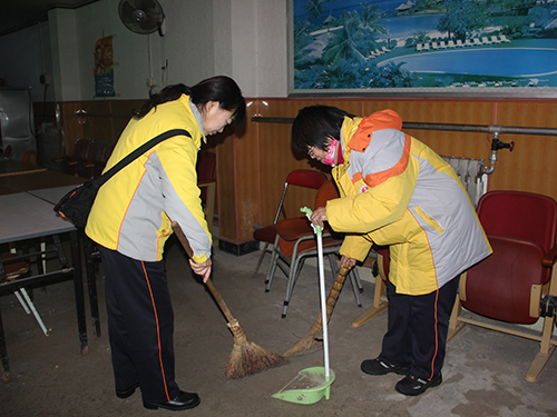 昌平:沙河中队徐长和学雷锋志愿服务队走进养