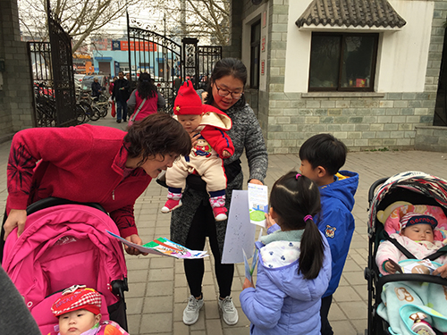 丰台新村韩一社区携手丰台五幼文明小使者联