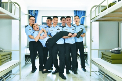 随着毕业季的到来,北京警察学院里一批曾经稚嫩的年轻人经