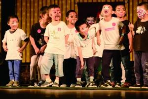 萌娃暑假走进大师班 打开艺术之门感受魅力