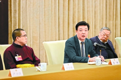 市十五届人大二次会议主席团举行第二次会议