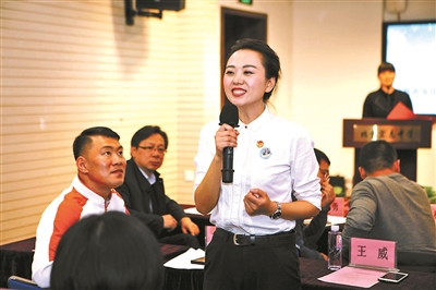 青年榜样冬奥宣讲团走进宏志中学交流奥运精神