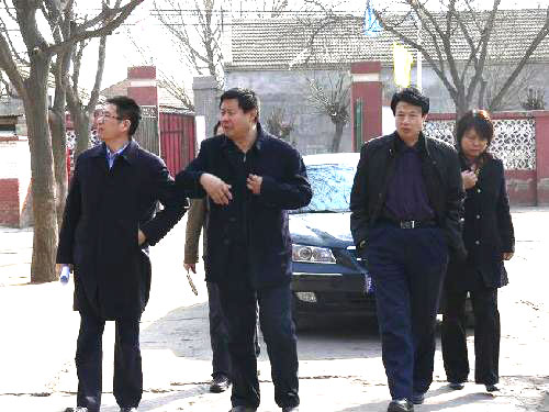 大兴区副区长王荣彬视察瀛海镇打工子弟学校(