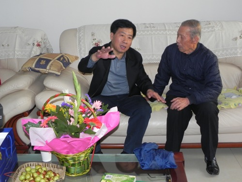 大兴区兴丰街道领导走访慰问黄村中里社区老人(图)