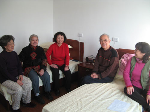 丰台区东高地街道居家养老互助会深入敬老院送