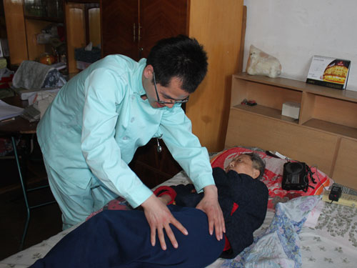 海淀中关村街道地区老年人享受专业护理免费上