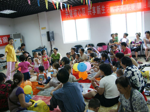中关村街道人口学校_在中关村街道政务服务中心,市民就相关业务咨询工作人员