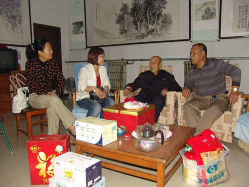 海淀区上庄镇重阳、国庆前夕为老人送温暖