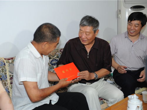 首都见义勇为基金会到房山区慰问见义勇为牺牲