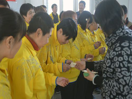 大兴区林校路街道养老助残服务商慰问温馨家园
