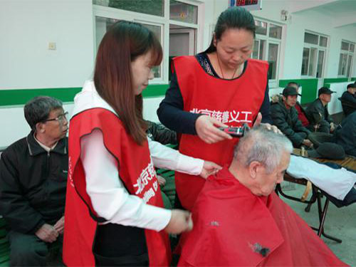 房山区街道开展爱心暖夕阳走进敬老院义务理