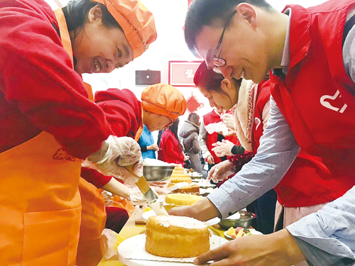 做蛋糕 许心愿 通州区玉桥街道残健融合共筑爱