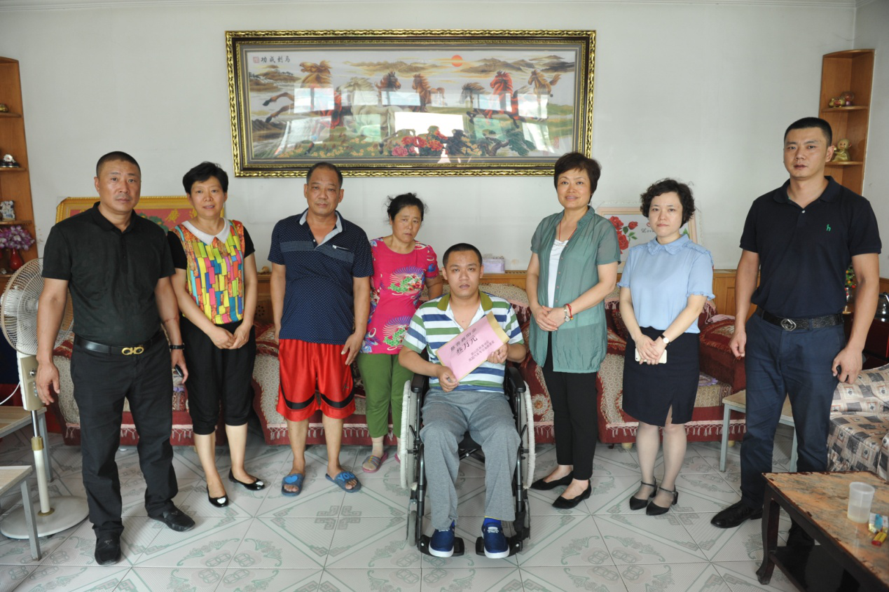 房山区民政局、区慈善协会慰问大病困难家庭