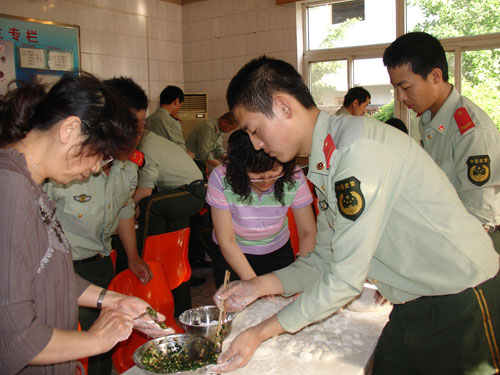 丰台区嘉园一里社区组织居民到右安门消防中队