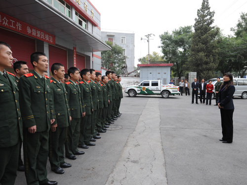 海淀西三旗街道慰问清河消防中队全体官兵(图