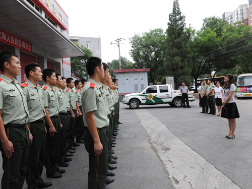 海淀西三旗街道:八一前夕慰问清河中队消防官