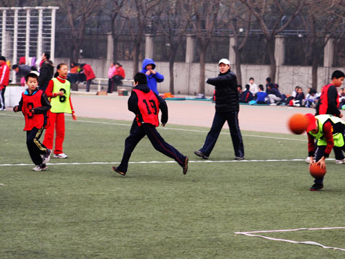 海淀区中小学开展阳光体育运动促身心健康(