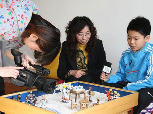 《新闻袋袋裤》栏目组记者和小主持人来到石景