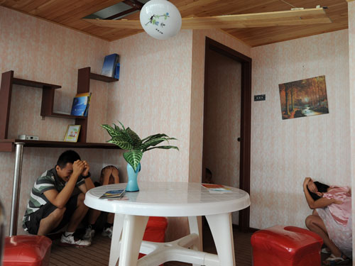 海淀西三旗地区青少年参观海淀地震台(图)