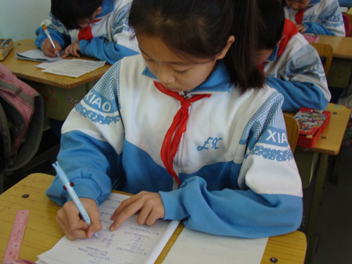 平谷二小开展重视握笔姿势 保护视力健康教育