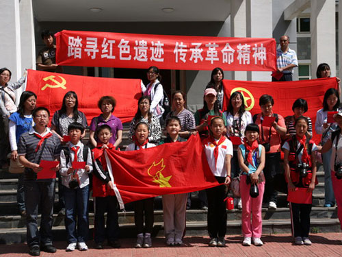 朝阳区三里屯小学参观没有共产党就没有新中国