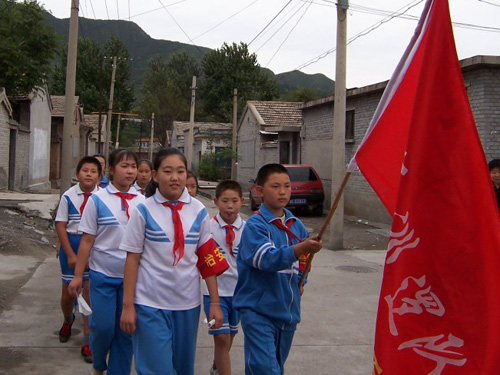 门头沟区社区小小少年巡逻队在行动(图)