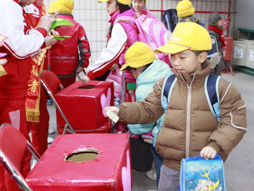 海淀区:图强二小组织开展华夏绿洲助学行动(