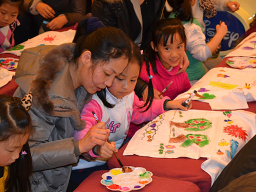 石景山区青少年活动中心举办手绘文化衫艺术表