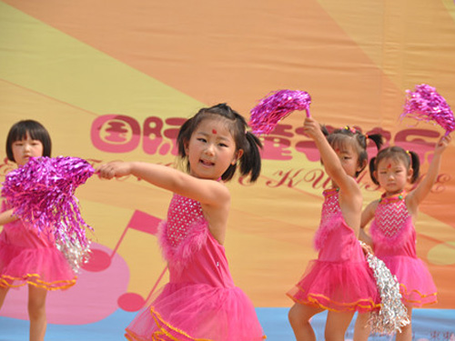 房山区长阳中心幼儿园举办落成典礼暨六一庆祝