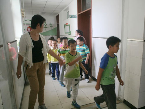 房山区良乡第三小学举行防汛应急疏散演练(图