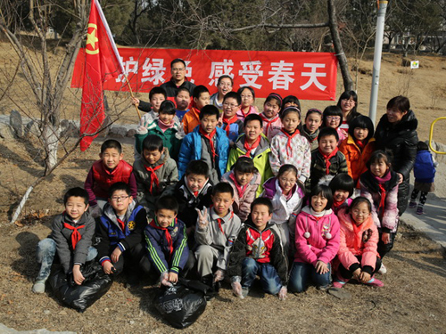 房山区燕山团工委开展护绿走进生活 共建美丽