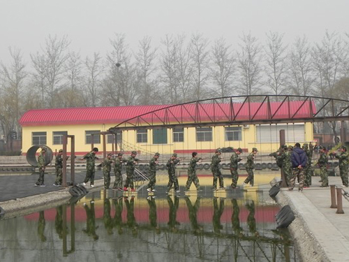 房山区南梨园中学开展国防教育拓展体验活动(
