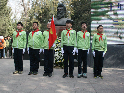朝阳区启动中小学生清明祭英烈主题活动