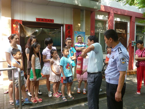 丰台区东铁匠营街道青少年暑期消防安全培训(