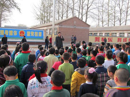 大兴区采育第二中心小学举行应急疏散地震避