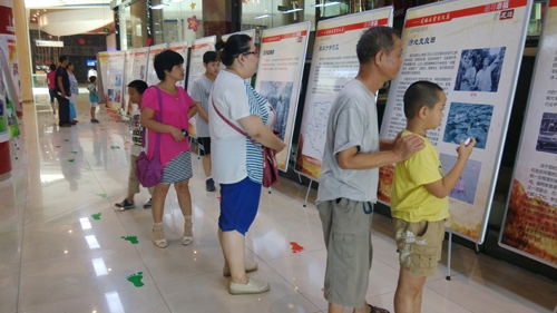 马家堡街道城南嘉园社区组织未成年人观看幸