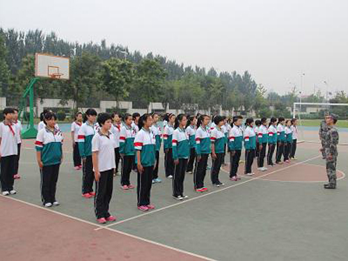 景山学校大兴实验学校中学部启动国防教育活动